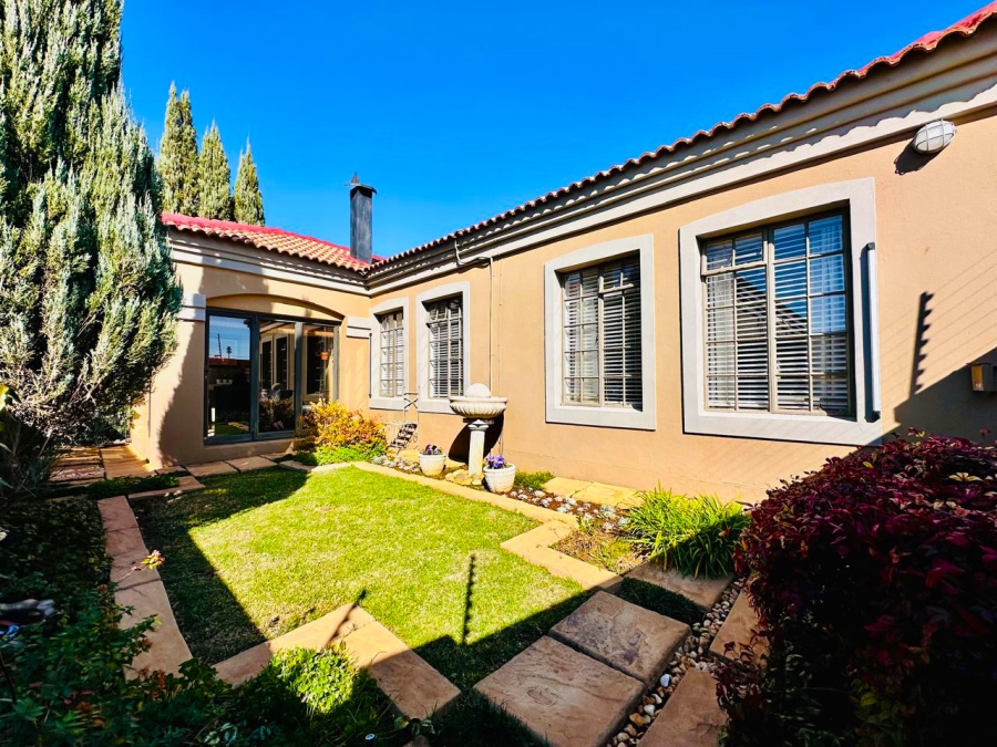 3 Bedroom Property for Sale in Kannoniers Park North West